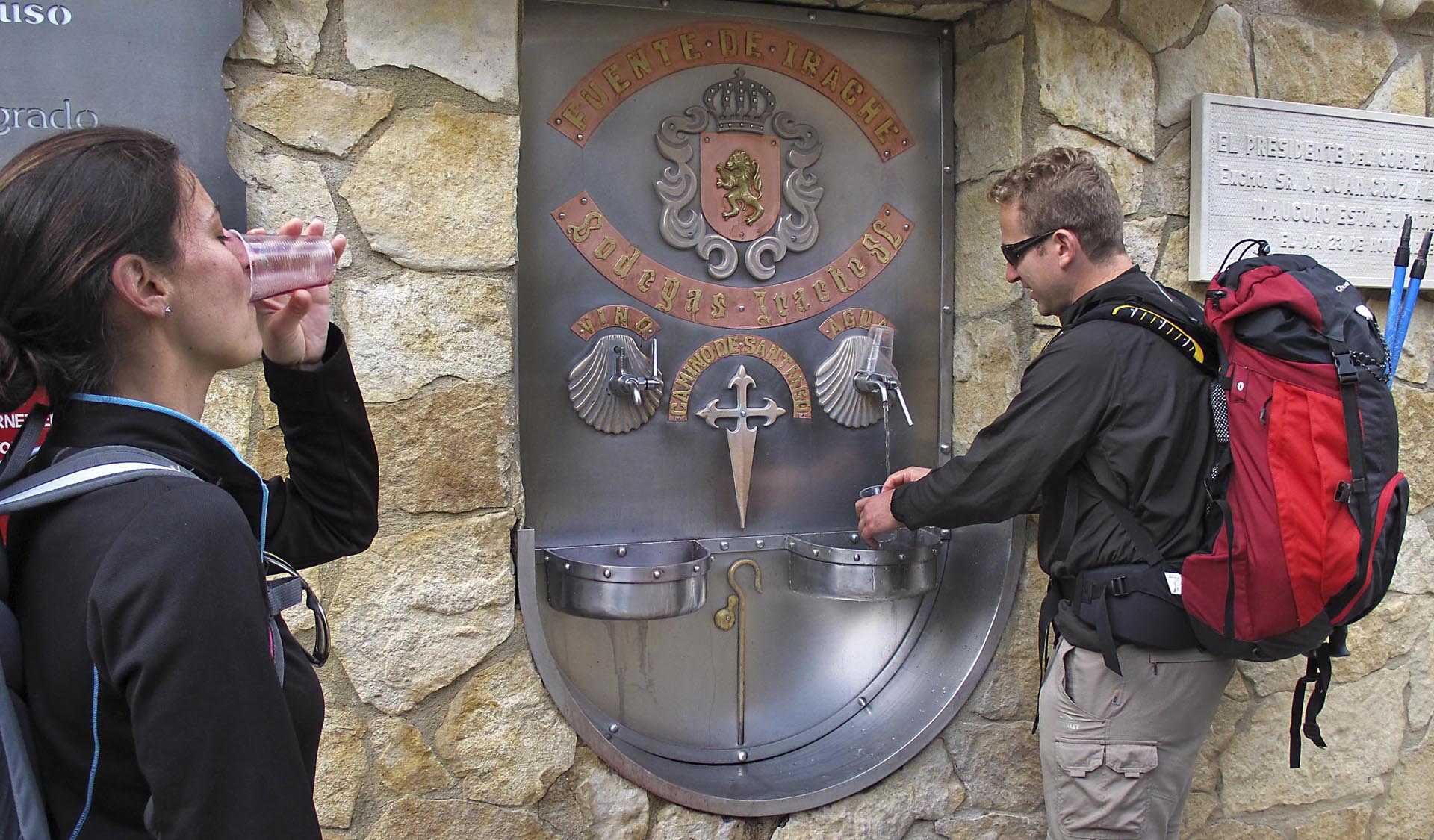 fuente del vino camino de santiago